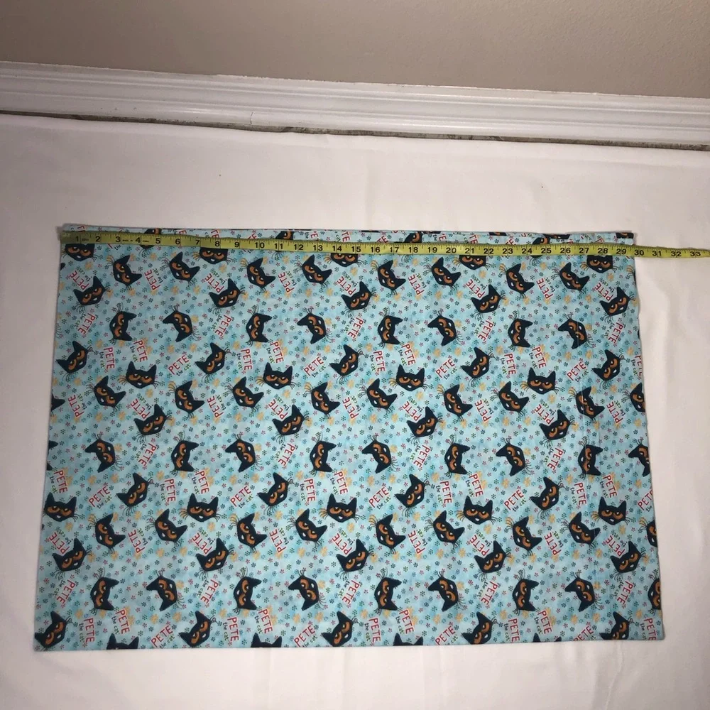 Set Of 2 Hand Made Cotton Multicolor Pet The Cat Standard Pillowcases